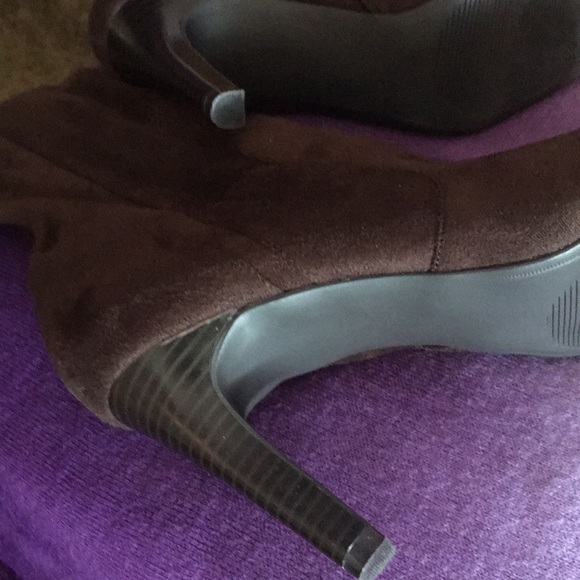 Boots - Picture 3 of 3